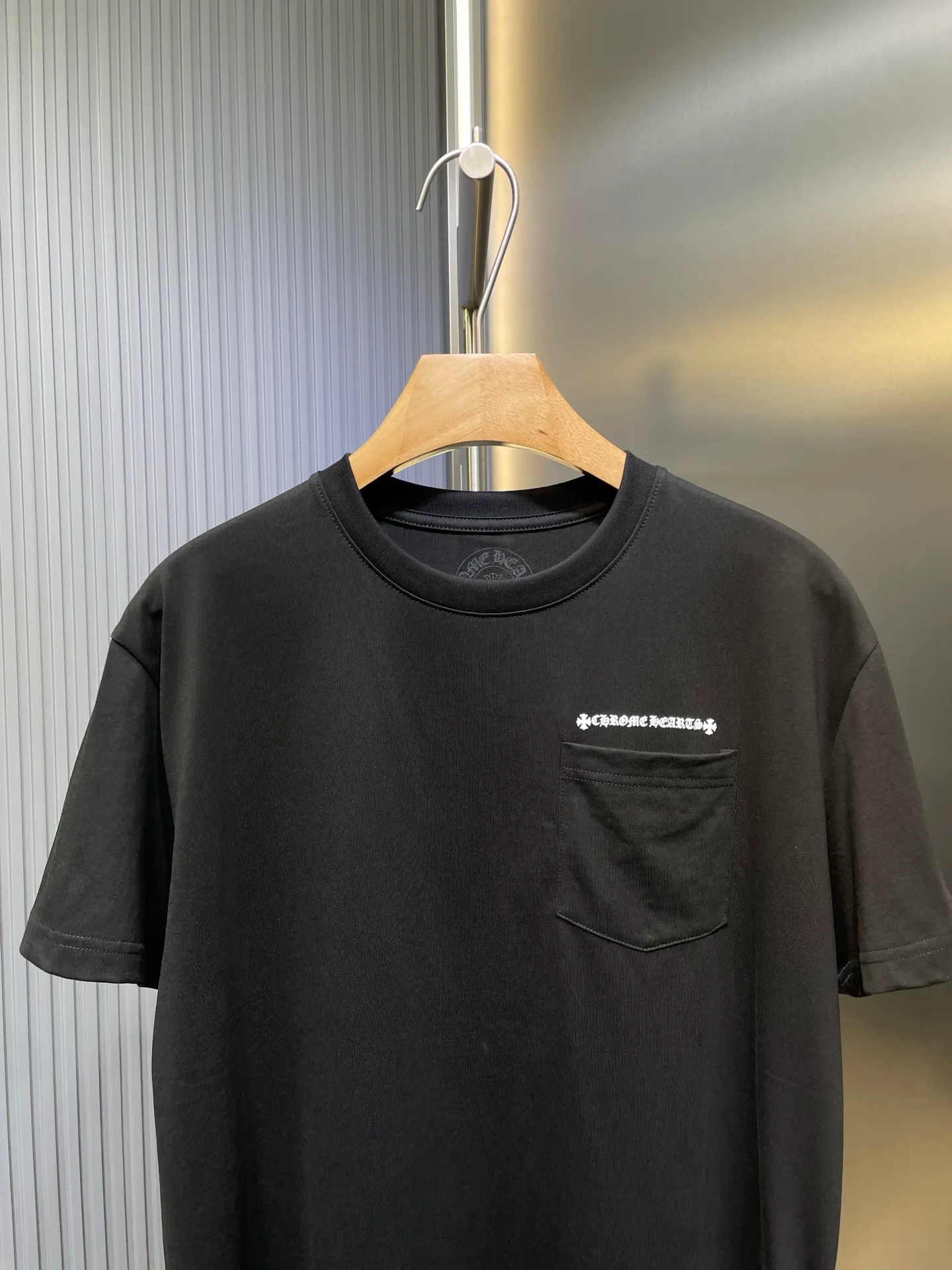 🅿️280 CH🌟【Top original order】Gypsophila cross short sleeves. Process description: The fabric is made of 26-woven 200g cotton, and the printing is made of special imported slurry. The overall alignment is straight and delicate, the fabric is comfortable and soft, and the color is consistent without color difference. It can be matched with the same style to create a fashionable look, control various occasions, customized accessories, complete three standards, the same style for men and women! ⚠️size:sml